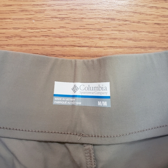 Women's Columbia Shorts - Picture 4 of 4
